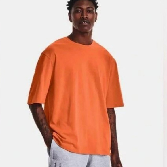 NWT Under Armour Playback Boxy Short Sleeve Tee Medium - Picture 1 of 10